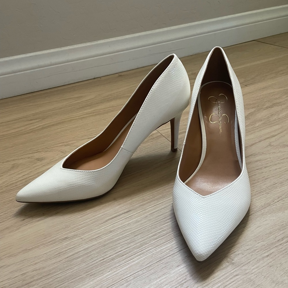 White Pointed Size 10 Jessica Simpson Pumps.